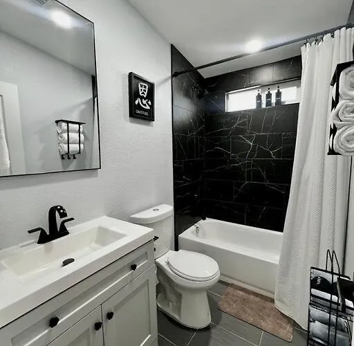 Affordable Modern Near Airport! Private Az Ferienhaus