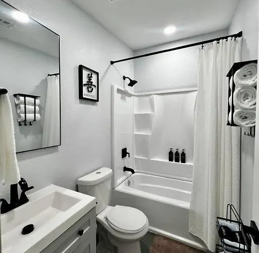 Affordable Modern Near Airport! Private Az Ferienhaus *