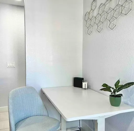 Ferienhaus Affordable Modern Near Airport! Private Az