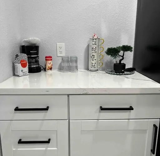 Affordable Modern Near Airport! Private Az Ferienhaus *
