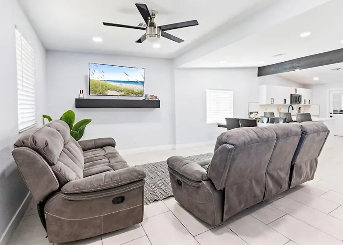 Ferienhaus Affordable Modern Near Airport! Private Az