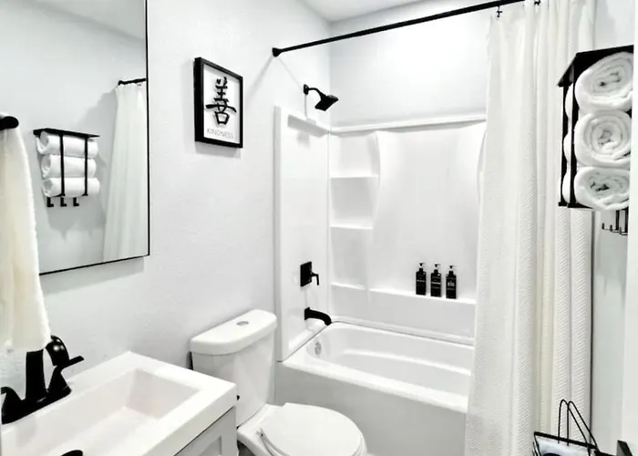 Ferienhaus Affordable Modern Near Airport! Private Az