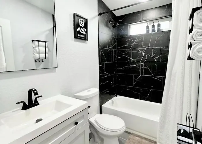Affordable Modern Near Airport! Private Az Ferienhaus