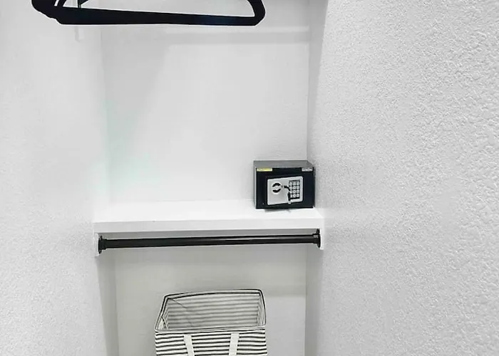 Affordable Modern Near Airport! Private Az Ferienhaus *