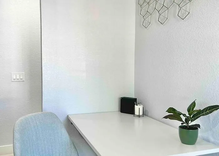 Affordable Modern Near Airport! Private Az Ferienhaus