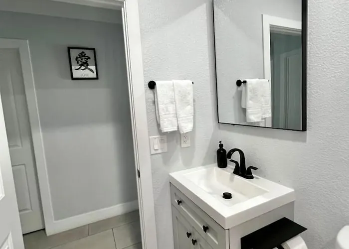 Ferienhaus Affordable Modern Near Airport! Private Az