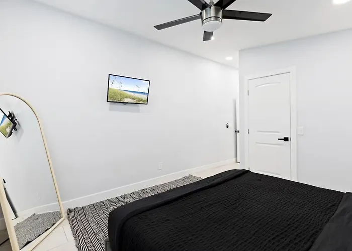 Ferienhaus Affordable Modern Near Airport! Private Az